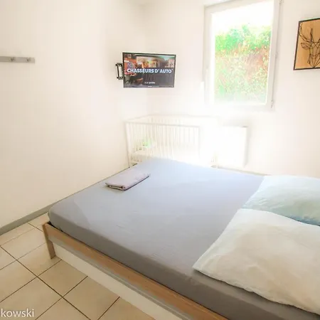 Piscine, Jardin, Parking, 5 Lit, 1500m Cite,wifi شقة *