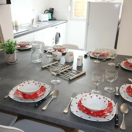 Apartment Piscine, Jardin, Parking, 5 Lit, 1500m Cite,wifi Carcassonne